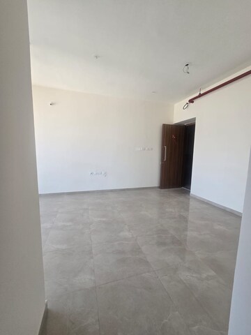 Room in 2 BHK Apartment at Sheth Auris Bliss, Malad West – for Sale