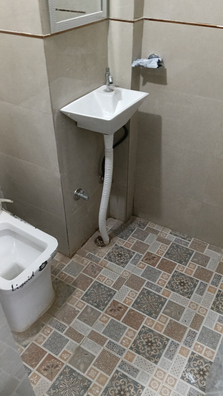 Bathroom, unitech-uniworld-gardens 1 RK 200 Sq.Ft. Apartment In Sector 47 Gurgaon 10127382