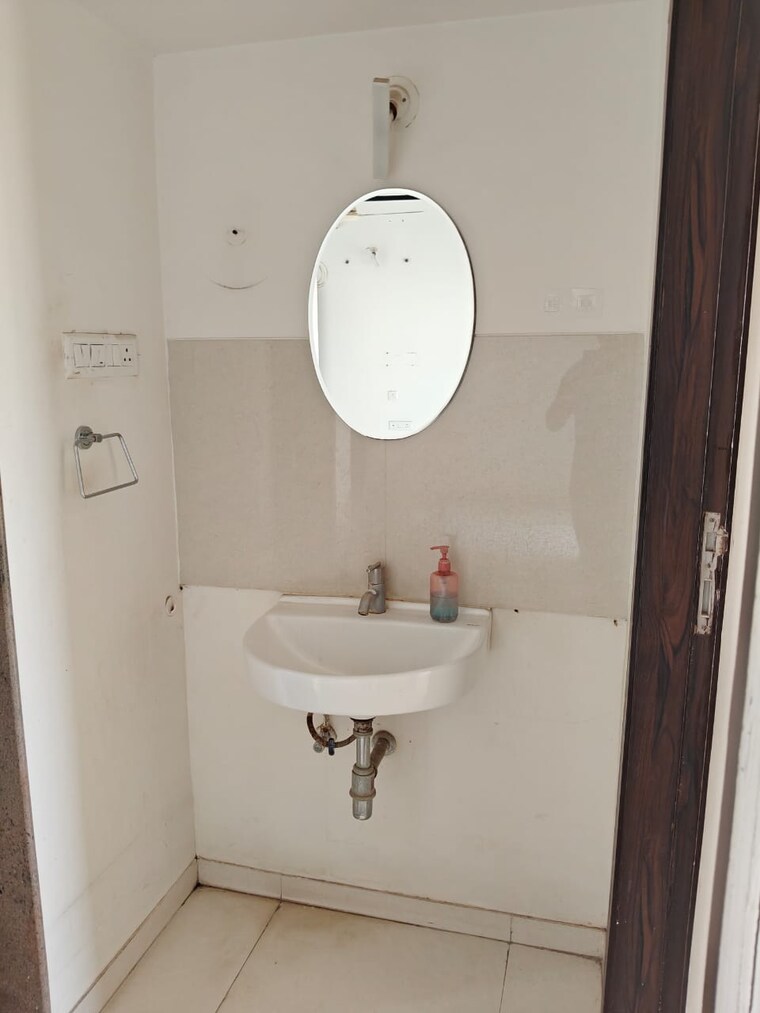 Bathroom, pride-purple-park-grandeur 3 Bedroom 1500 Sq.Ft. Apartment In Baner Pune 10127360