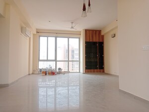 Room in 3.5 BHK Apartment at Unitech Uniworld Gardens, Sector 47 – for Rent