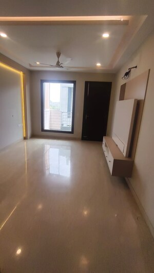 Room in 2 BHK Builder Floor at Ansal Plaza Sector-23, Sector 23 – for Rent