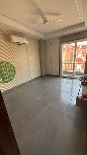 Room in 2 BHK Builder Floor at Ansal Plaza Sector-23, Sector 23 – for Rent