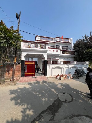 6+ BHK Independent House For Sale in Jankipuram Extension