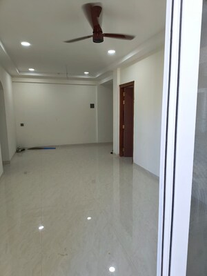 Room in 2 BHK Apartment at Sheth Auris Bliss, Malad West – for Sale