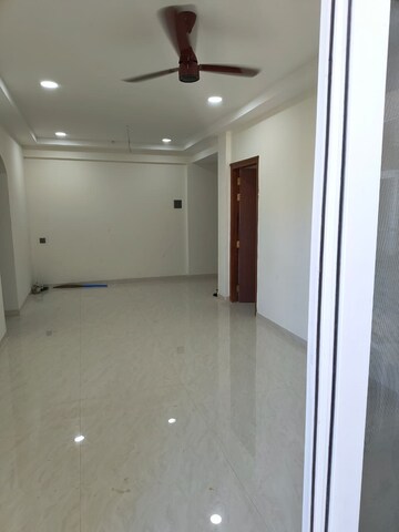 Room in 2 BHK Apartment at Sheth Auris Bliss, Malad West – for Sale