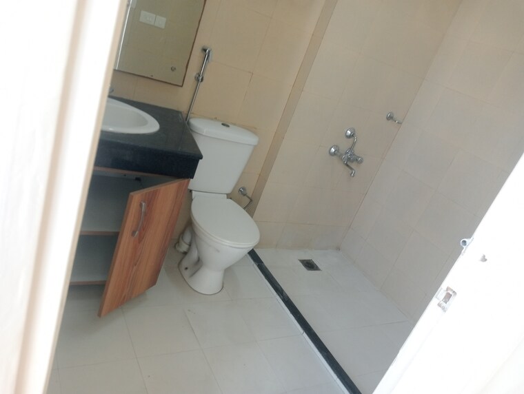 Bathroom, unitech-uniworld-gardens 4 Bedroom 2416 Sq.Ft. Apartment In Sector 47 Gurgaon 10127542