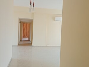 Room in 4 BHK Apartment at Unitech Uniworld Gardens, Sector 47 – for Rent