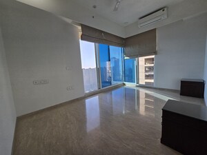 Room in 3 BHK Apartment at Raheja Imperia, Worli – for Rent