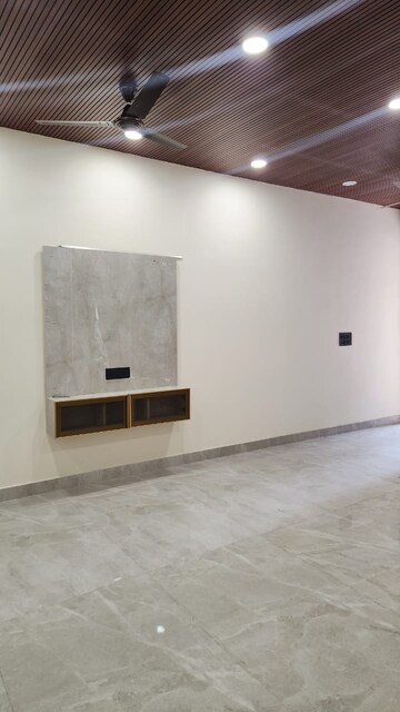 Room in 3 BHK Builder Floor at Rajouri Garden – for Rent