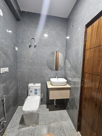 5 BHK Builder Floor for Sale in Vasant Kunj, Delhi