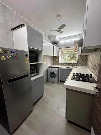 2 BHK Flat for Rent in Andheri West, Mumbai