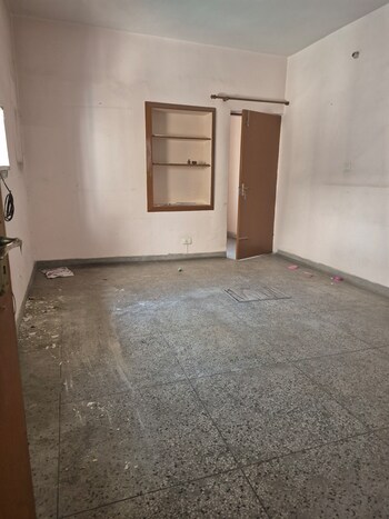 3 BHK Flat for Sale in Mayur Vihar, Delhi