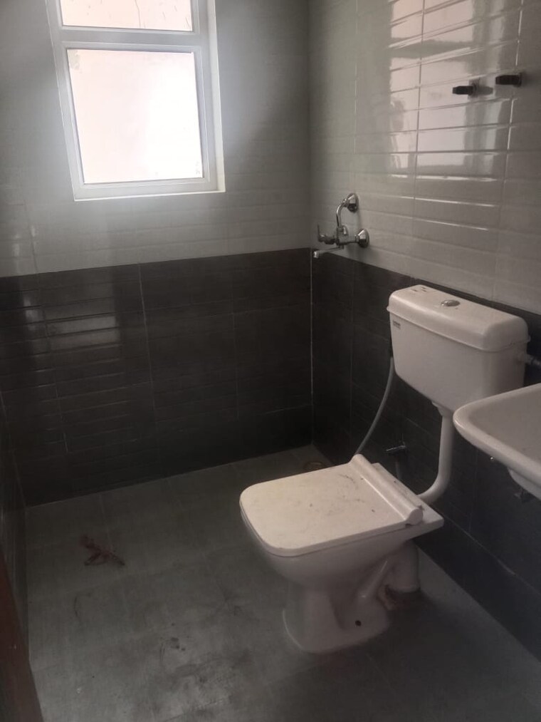 Bathroom, sultanpur 2 Bedroom 726 Sq.Ft. Builder Floor In Sultanpur Delhi 10133720