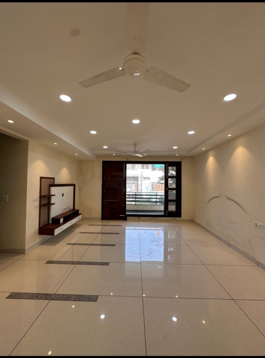 5 BHK + Pooja Room,Servant Room,Study Room,Extra Room Builder Floor For Rent in Sector 8
