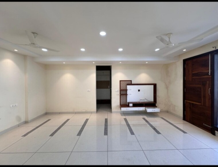 undefined, sector 8 5 Bedroom 9000 Sq.Ft. Builder Floor In Sector 8 Chandigarh 10133801