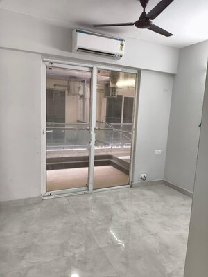 Room in 2 BHK Apartment at Signature Global City, Sector 37d – for Rent