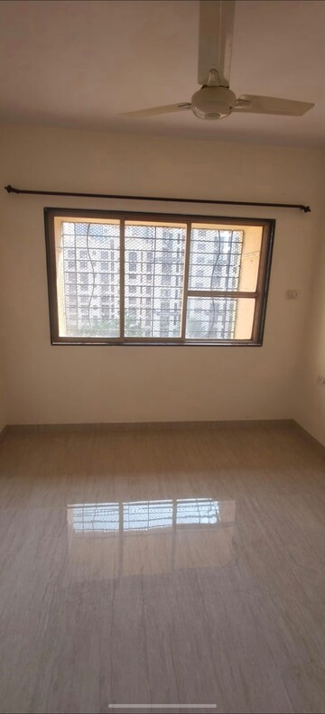 Room in 2 BHK Apartment at Bhoomi Park, Malad West – for Rent