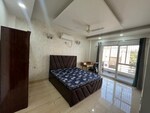 4 BHK + Servant Room 3000 Sq.Ft. Builder Floor in Unitech South City II