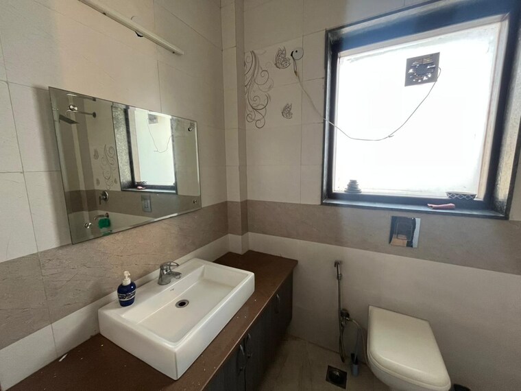 Bathroom, unitech-south-city-ii 4 Bedroom 3000 Sq.Ft. Builder Floor In Sector 50 Gurgaon 10133826