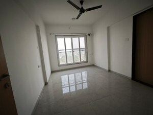 Room in 2 BHK Apartment at Vaibhav Queens Park, Chembur – for Rent