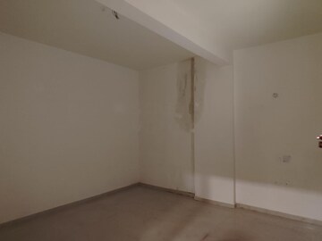 Room in 2 BHK Apartment at Signature Global Prime, Sector 63a – for Rent