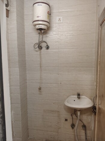 Shop for Rent in Bhogal, Delhi