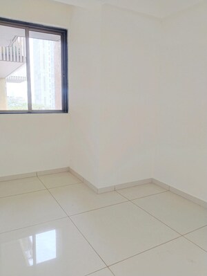 Room in 2.5 BHK Apartment at Chandak 34 Park Estate, Goregaon West – for Sale