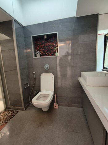 4 BHK Flat for Sale in Santacruz West, Mumbai