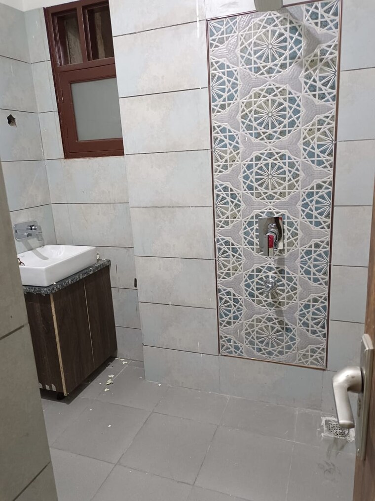 Bathroom, sector 69 2 Bedroom 132 Sq.Yd. Builder Floor In Sector 69 Gurgaon 10153203