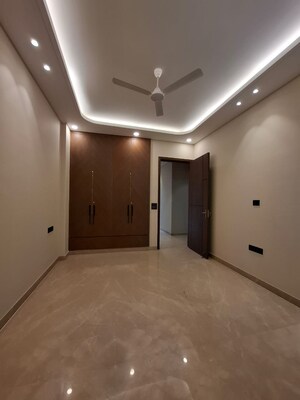 Room in 3 BHK Builder Floor at Chittaranjan Park – for Rent
