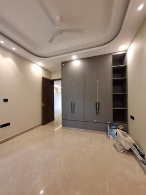 Room in 3 BHK Builder Floor at Chittaranjan Park – for Rent