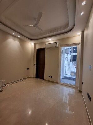 Room in 3 BHK Builder Floor at Chittaranjan Park – for Rent