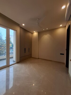 Room in 3 BHK Builder Floor at Chittaranjan Park – for Rent