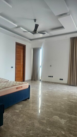 Room in 5 BHK Independent House at Vasant Kunj – for Sale