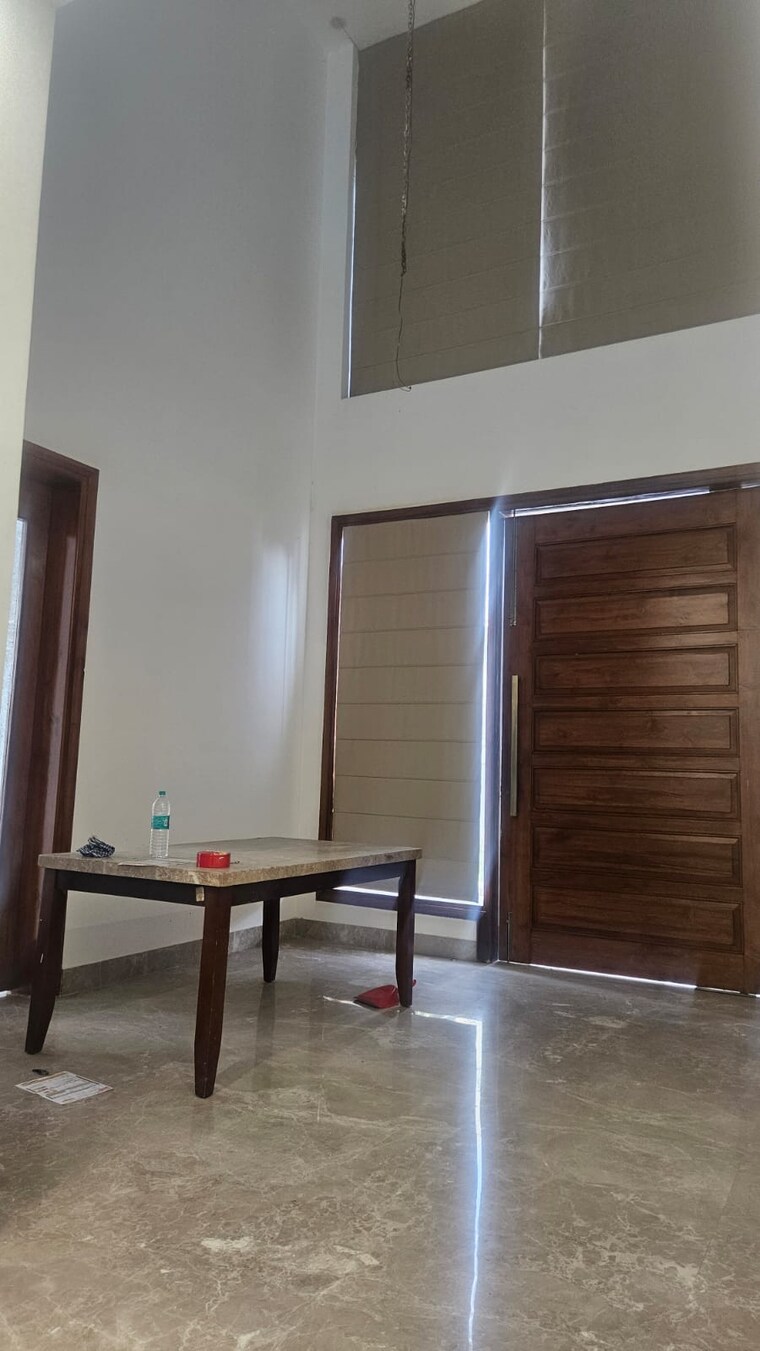 Room, vasant kunj 5 Bedroom 90000 Sq.Ft. Independent House In Vasant Kunj Delhi 10156228