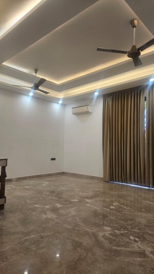 Room in 5 BHK Independent House at Vasant Kunj – for Sale