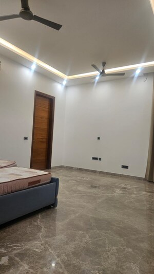 Room in 5 BHK Independent House at Vasant Kunj – for Sale