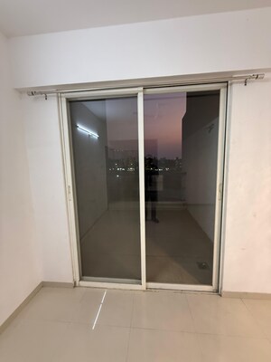 Room in 3 BHK Apartment at Kharadi – for Rent