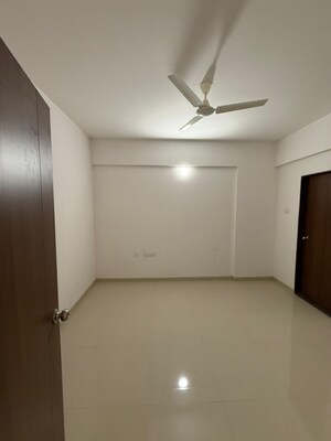 Room in 3 BHK Apartment at Kharadi – for Rent