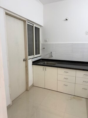 Room in 3 BHK Apartment at Kharadi – for Rent