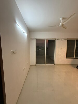 Room in 3 BHK Apartment at Kharadi – for Rent