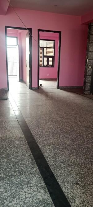 Room in 2.5 BHK Apartment at Antriksh Golf View - II, Sector 78 – for Rent