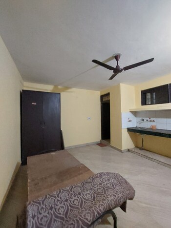 1 RK Flat for Rent in Sarita Vihar, Delhi
