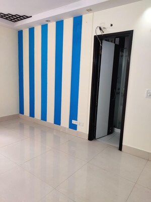 Room in 3 BHK Builder Floor at Ansal Sushant Lok I, Sector 43 – for Rent