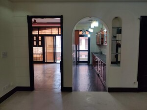 Building Lobby in 3 BHK Builder Floor at Ansal Sushant Lok I, Sector 43 – for Rent