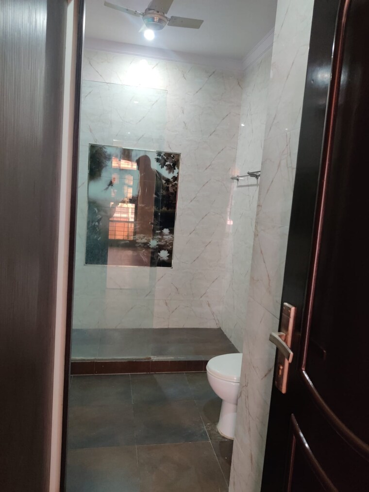 Bathroom, ansal-sushant-lok-i 3 Bedroom 215 Sq.Yd. Builder Floor In Sector 43 Gurgaon 10163547