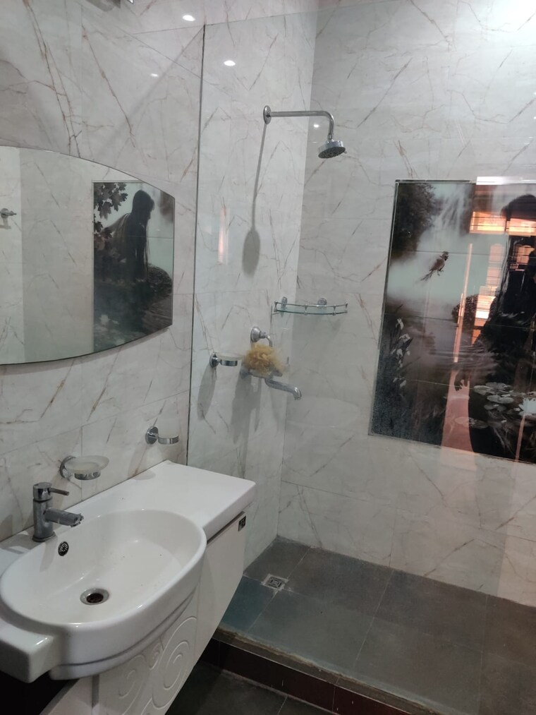 Bathroom, ansal-sushant-lok-i 3 Bedroom 215 Sq.Yd. Builder Floor In Sector 43 Gurgaon 10163547