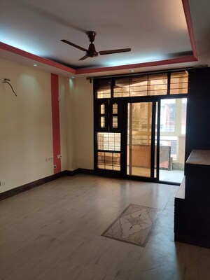 Room in 3 BHK Builder Floor at Ansal Sushant Lok I, Sector 43 – for Rent