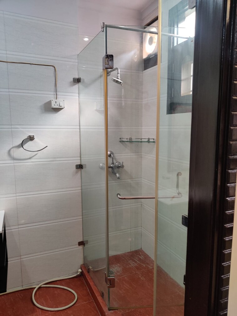 Bathroom, ansal-sushant-lok-i 3 Bedroom 215 Sq.Yd. Builder Floor In Sector 43 Gurgaon 10163547