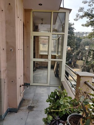 Balcony in 3 BHK Builder Floor at Ansal Sushant Lok I, Sector 43 – for Rent